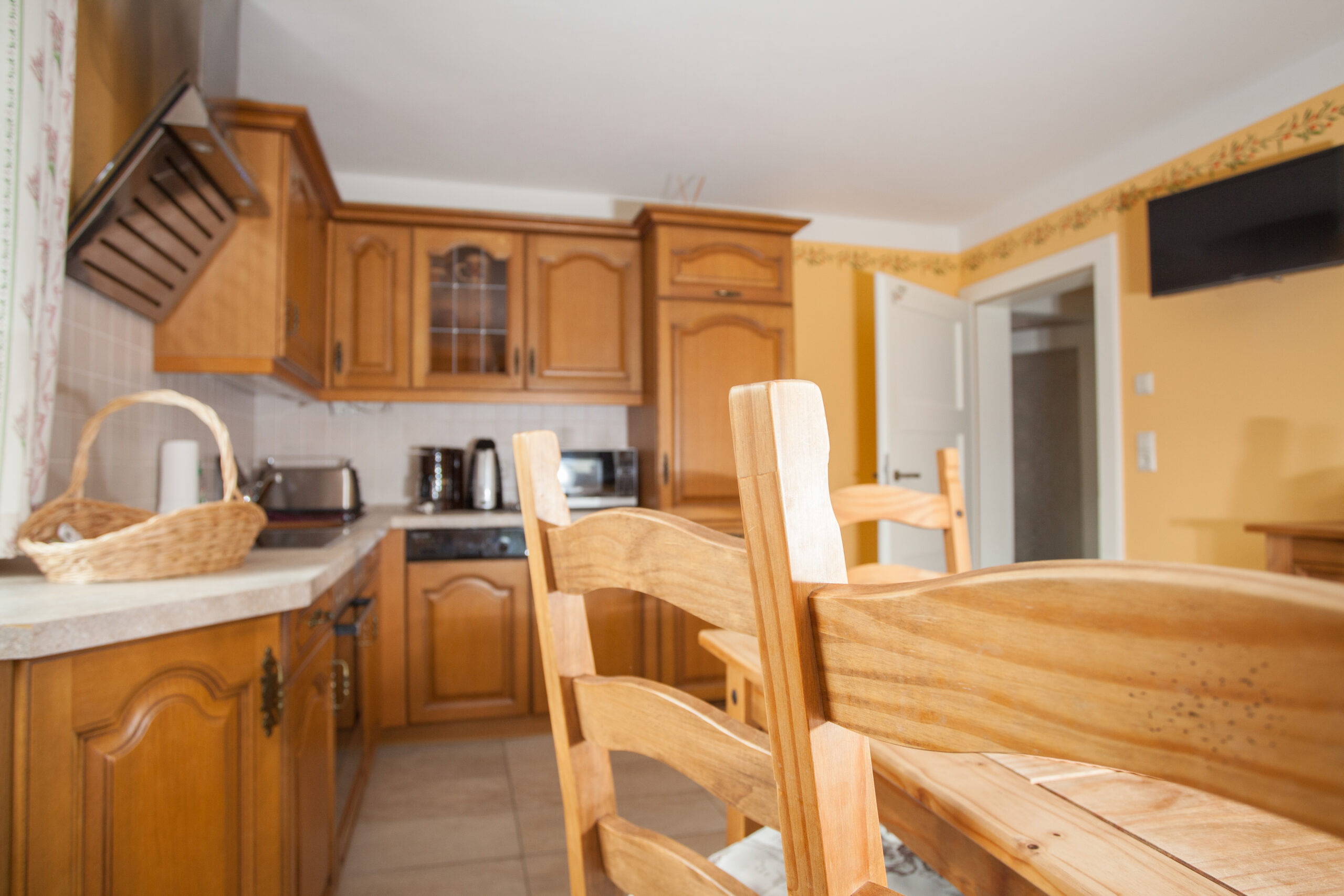 Ferienhaus Pöhlbergblick in Schindelbach, Großrückerswalde, Erzgebirge, mit atemberaubendem Panoramablick auf den Pöhlberg. Ideal für Erholung und Naturgenuss.